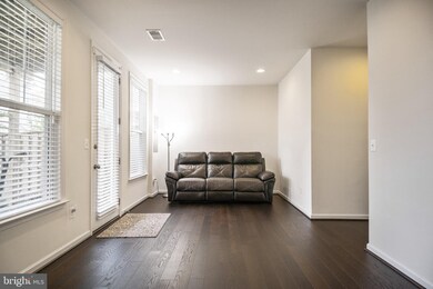 42246 Lancaster Woods Square, Chantilly, VA 20152 - photo 6