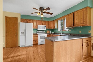 2027 Forest Dr SE, Cedar Rapids, IA 52403 - photo 6