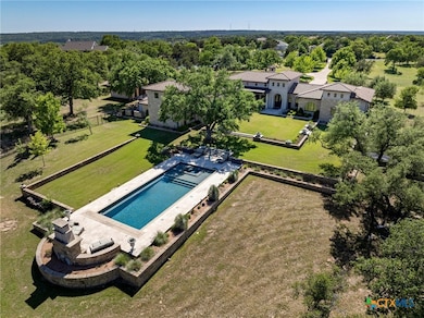 ~6.7 acres of hill country beauty, close to Lake G