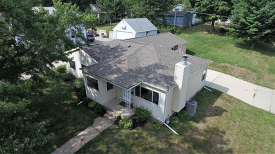 1603 Walnut St, Cedar Falls, IA 50613 - photo 2