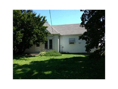 8 E Washington St, Center Point, IA 52213 - photo 3