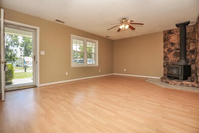 309 Tower Dr, Jacksonville, NC 28546 - photo 4