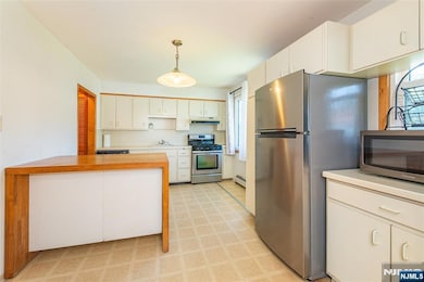 25 Fournier Crescent unit C0025, Elmwood Park, NJ 07407 - photo 2