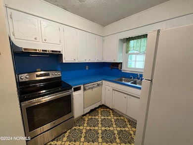 2303 Leigh St, Kinston, NC 28504 - photo 6