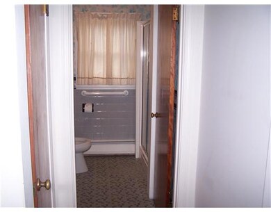 467 Wolcott Ave, Middletown, RI 02842 - photo 6