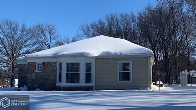 207 Pine St, Shenandoah, IA 51601 - photo 2