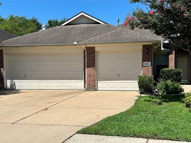 996 Jefferson St, Alvin, TX 77511 - photo 2