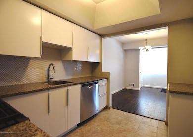 (6) Kitchen