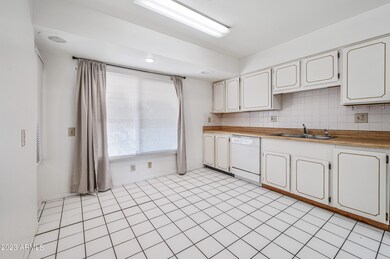 9602 W Wrangler Dr, Sun City, AZ 85373 - photo 6