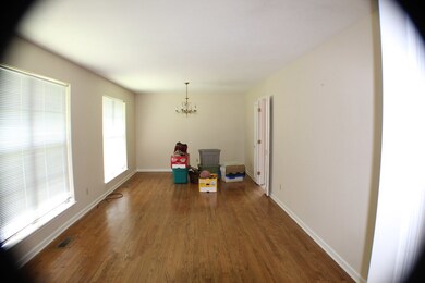 1900 W Lakeridge Dr, Albany, GA 31707 - photo 5