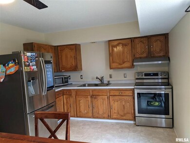 1103 N Pioneer St, Davenport, IA 52804 - photo 4