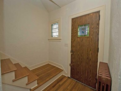 Entry/Foyer.