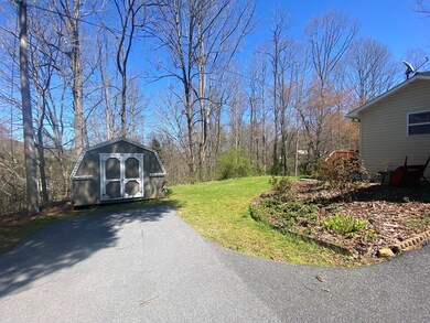 585 S Skeenah Rd, Franklin, NC 28734 - photo 3