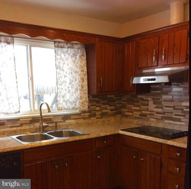 5905 Mustang Dr, Riverdale, MD 20737 - photo 5