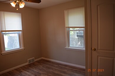 1704 W Yorkhouse Rd, Waukegan, IL 60087 - photo 6