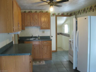Updated kitchen, fridge and stove stay.