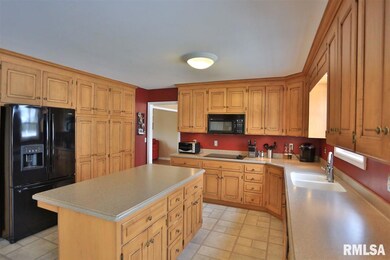 5711 W Rachael Ct, Peoria, IL 61615 - photo 6