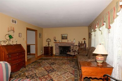 1465 Dartmouth Dr, Bethlehem, PA 18017 - photo 4