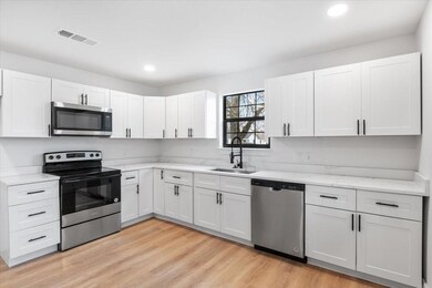 610 W Munson St, Denison, TX 75020 - photo 3