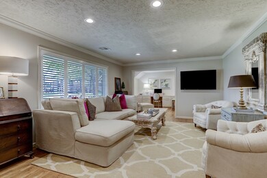 810 W Forest Dr, Houston, TX 77079 - photo 3