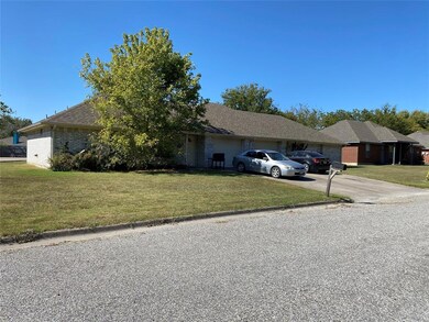 2109 Albert Broadfoot St, Bonham, TX 75418 - photo 5