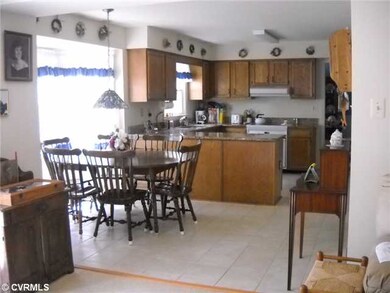 Kitchen - Open Kitchen for Family & Friend Enterta