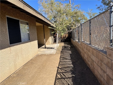 7467 Bannock Trail unit 3, Yucca Valley, CA 92284 - photo 4