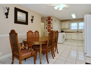 121 N Harrison Ave, Aurora, IL 60506 - photo 2