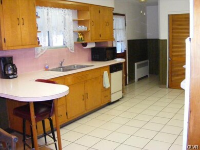 654 E Tilghman St, Allentown, PA 18109 - photo 5