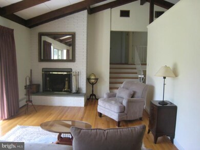 3600 Whispering Ln, Falls Church, VA 22041 - photo 7