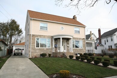 702 Woodmere Ave, Olyphant, PA 18447 - photo 2