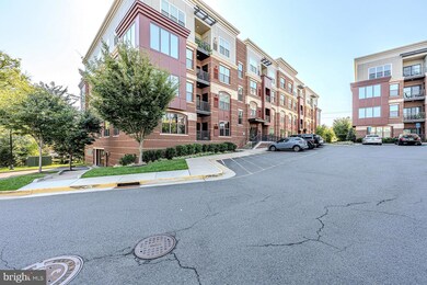 3985 Norton Place unit 301, Fairfax, VA 22030 - photo 2