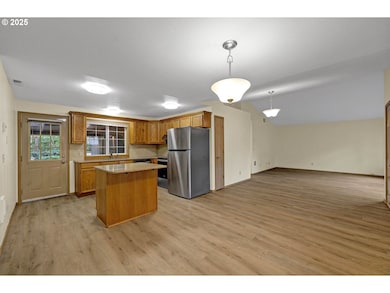 889 Randall St, Eugene, OR 97401 - photo 5