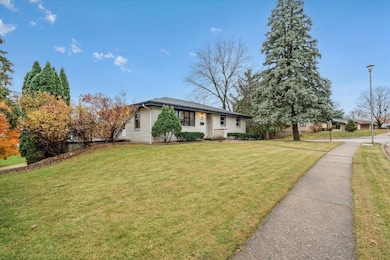 1860 Carter Rd, Dubuque, IA 52001 - photo 2