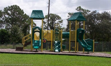 550 Blue Skies Dr, Lake Placid, FL 33852 - photo 2