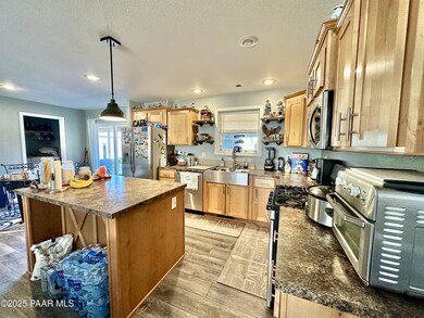 934 Cedar, Ash Fork, AZ 86320 - photo 4