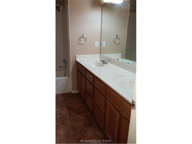 1208 Webhollow Cir unit A, Bryan, TX 77801 - photo 2