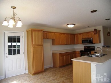 712 Hillside Dr, Wilmington, NC 28412 - photo 4