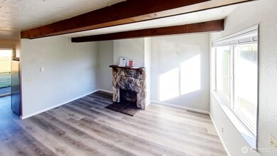 211 Maple St, Lynden, WA 98264 - photo 7