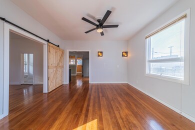 Downstairs living area (5)