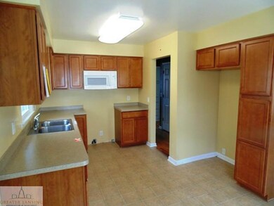 100 Bohnet Rd, Lansing, MI 48910 - photo 3