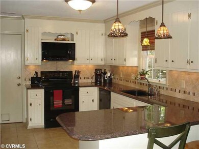 Kitchen - Spacious with granite counters, breakfas