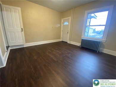 122 S Spruce St, Nazareth, PA 18064 - photo 3