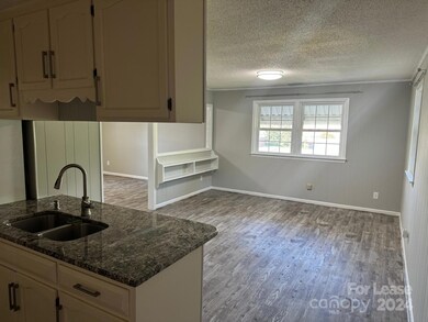 928 Thomas St, Statesville, NC 28677 - photo 6