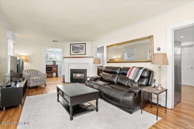 18 Suburban Ave Cos Cob CT-small-009-025