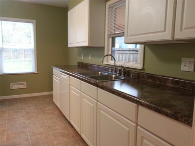 1900 Chandler St SW, Cedar Rapids, IA 52404 - photo 6