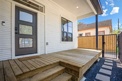 207 S Lockwood Dr unit 1, Houston, TX 77011 - photo 4