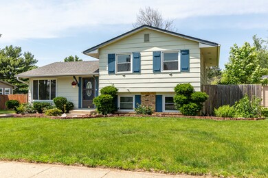 7013 Twana Dr, Urbandale, IA 50322 - photo 2