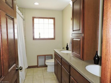 Full bath with dual sinks and lots of cupboard spa