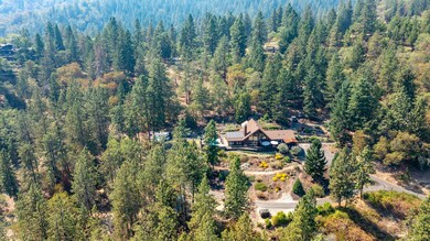 4365 Tami Ln, Central Point, OR 97502 - photo 2